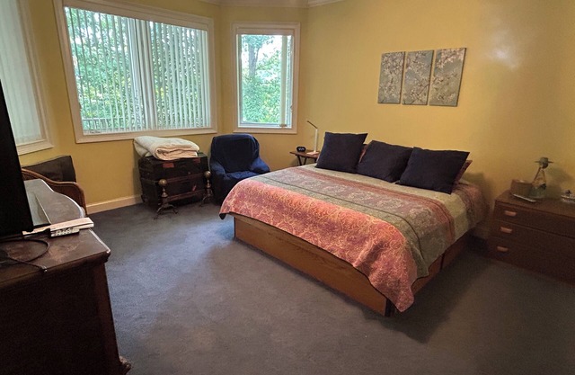 Charming Lakeside 2-bedroom suite with WiFi, AC in welcoming Tellico Village