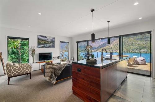 Charming Lakeview Home !