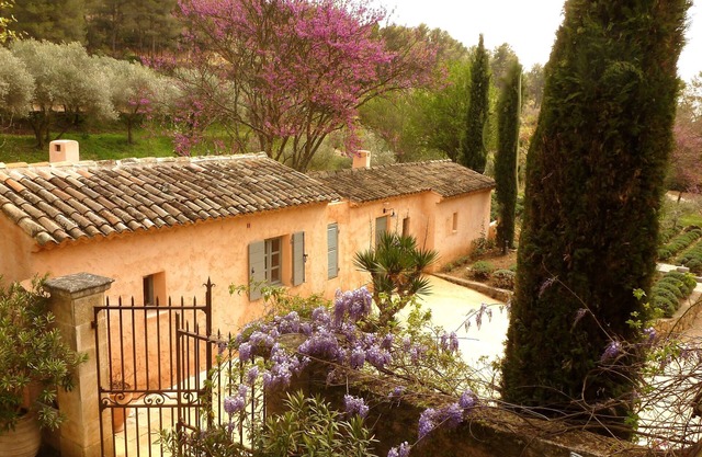 Charming Mazet in beautiful property 6 minutes from the center of Aix en Provence