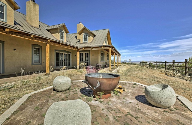 Charming Mountain Estate w/Views + Fire Pit!