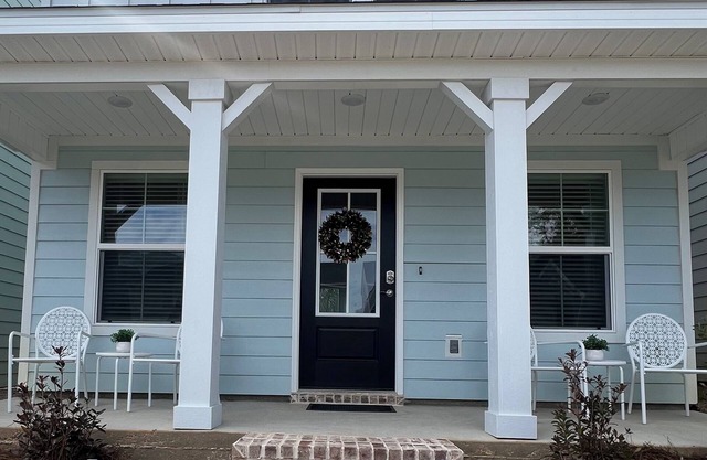 Charming NEW 3 BR beachfront retreat in Biloxi - your perfect coastal getaway