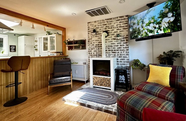 Charming, Newly updated 3 BR Home on a corner lot in Mount Vernon