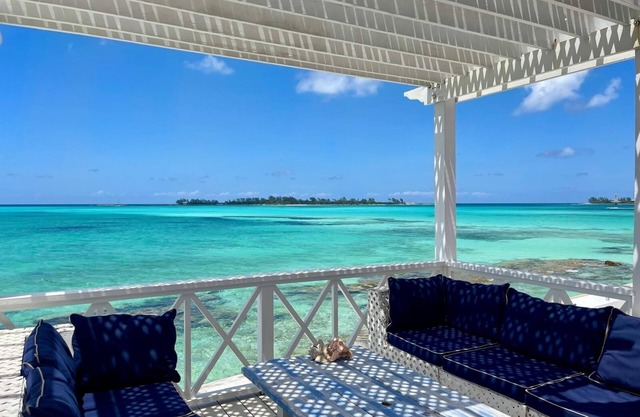 Charming ocean-front beach villa w/private pool/hot tub plus SPECTACULAR VIEW!
