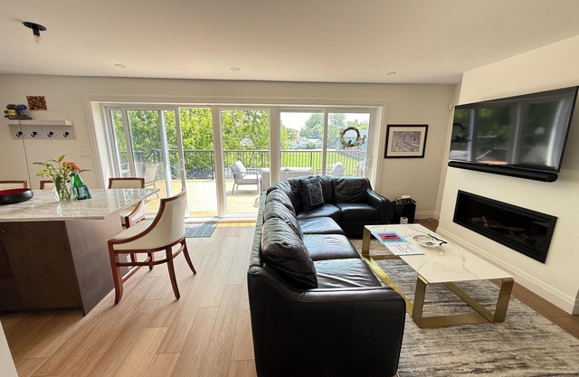 Charming one-bedroom Ausable View apartment centrally located in Grand Bend.