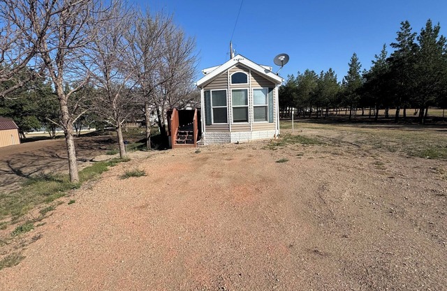Charming park model cabin with access to beautiful Lake Sakakawea