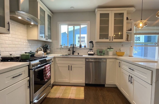 CHARMING & QUIET ONE BEDROOM /ONE OFFICE OAKLAND CRAFTSMEN HOME