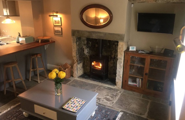 Charming, recently renovated, cosy cottage for two in Wetherby