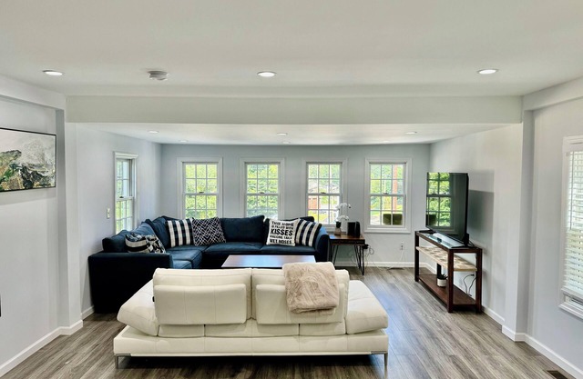 Charming renovated 3-bedroom house in serene Winsted
