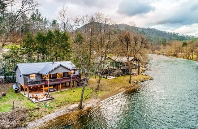 Charming Riverfront Retreat With Deck, Yard, Private Hot Tub, Fireplace & Grill