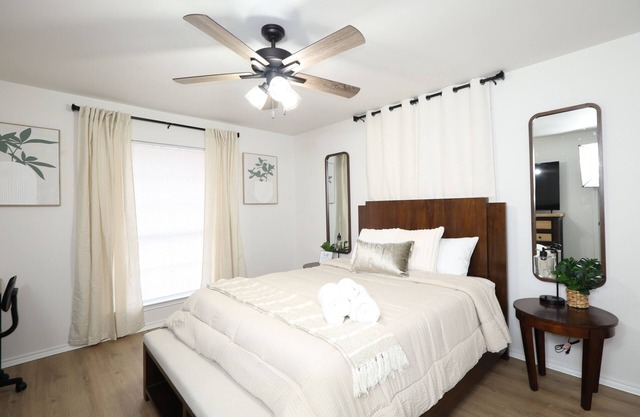 Charming Room in Sherman, TX