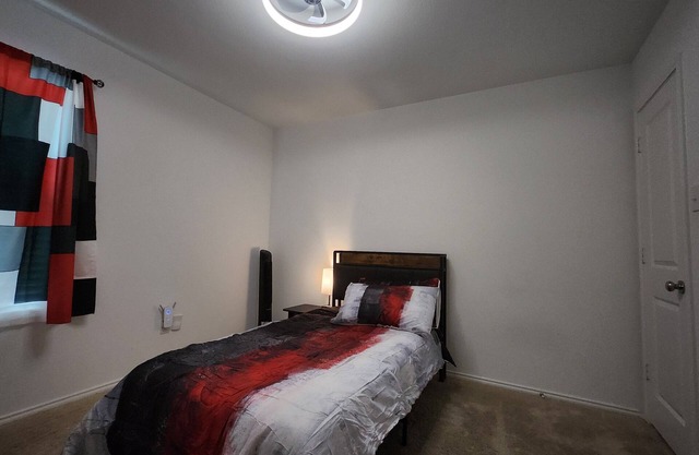 Charming room with AC and WiFi in wonderful Hutchins in South Dallas county!