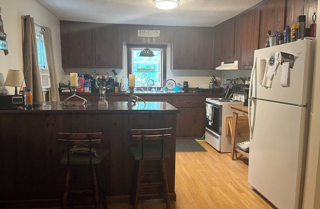 Charming & rustic 4-bedroom house minutes from Hanging Rock State Park