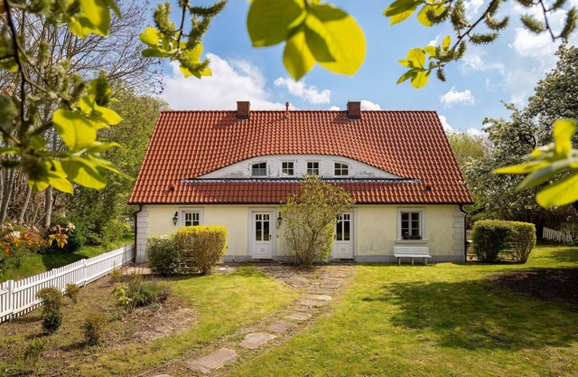 Charming semi-detached house in Trent on Rügen - Landhaus Trent Haushälfte Udars