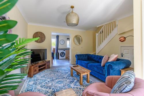 Charming & Spacious 3BR With Private Parking Near Ipswich