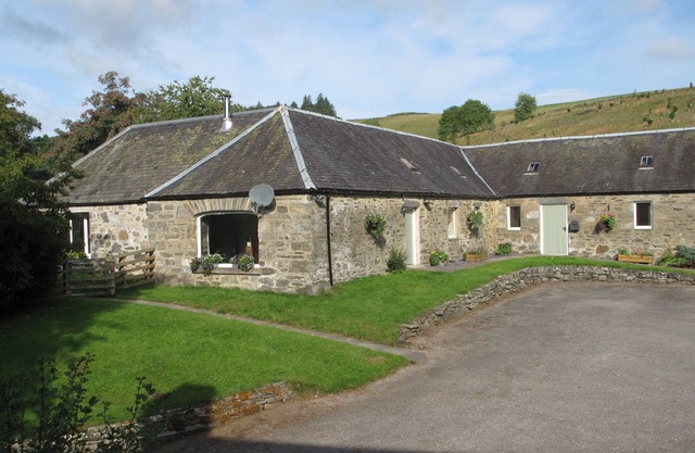 Charming steading conversion in rural Scotland. Self catering, sleeps 6.