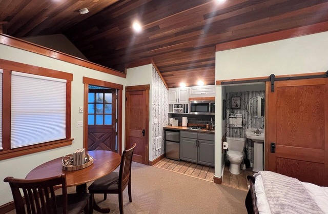 Charming Studio cottage, 1/2 mile from Mt Si Trailhead