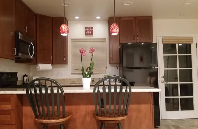 Charming Studio Cottage in fabulous San Diego with all amenities!