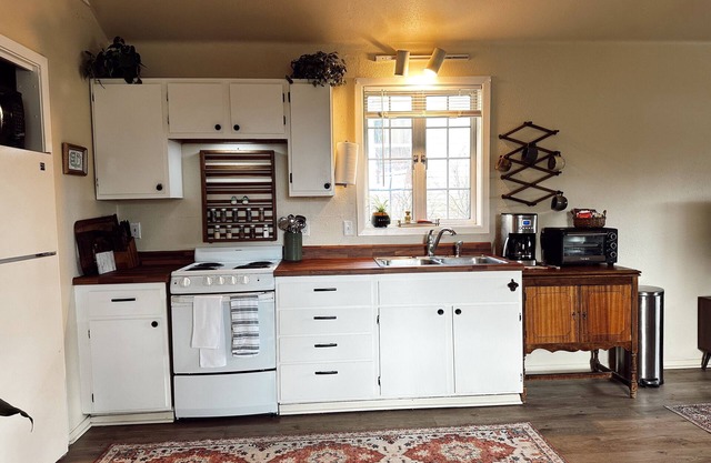 Charming studio in brilliant Philomath with AC, WiFi
