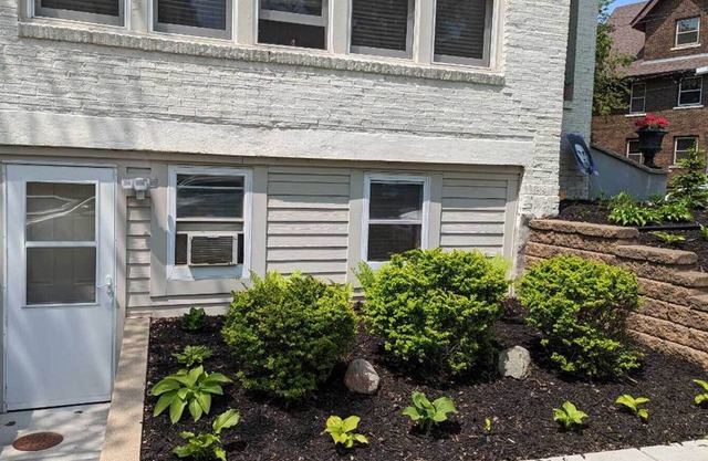 Charming studio in Uptown Minneapolis near Lake of the Isles