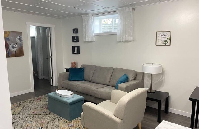 Charming Suite near CN Center & Dog Park