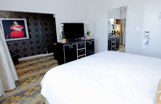 Charming Suites Perfect for Romantic Getaways, Steps from Dupont Circle