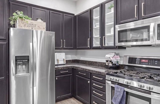 Charming Townhome in the heart of Verrado: Walk to Golf, Hiking, Shops & Dining