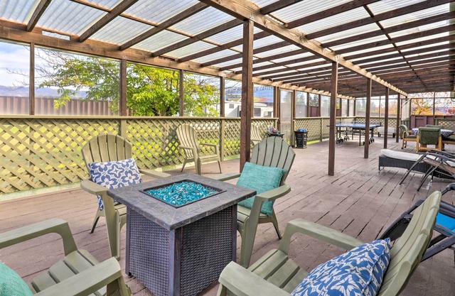 Charming Ukiah Home ~ 2 Miles to Lake Mendocino!