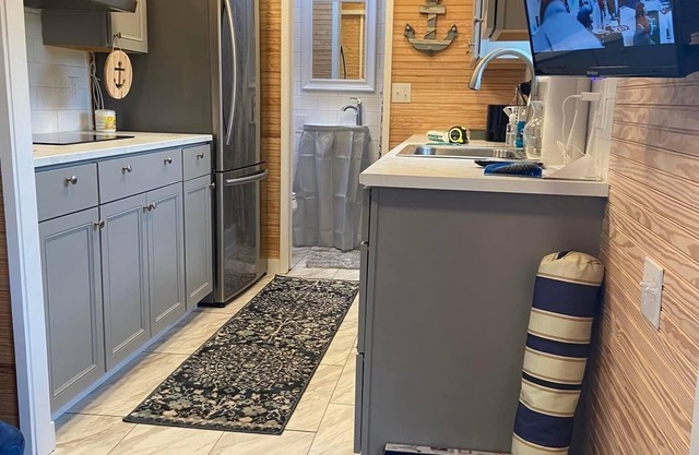 Charming Unique Tiny-bungalow retreat, a quiet oasis