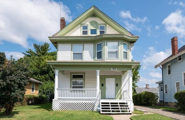 Charming Unit, Free Laundry & Parking12 minutes to Downtown