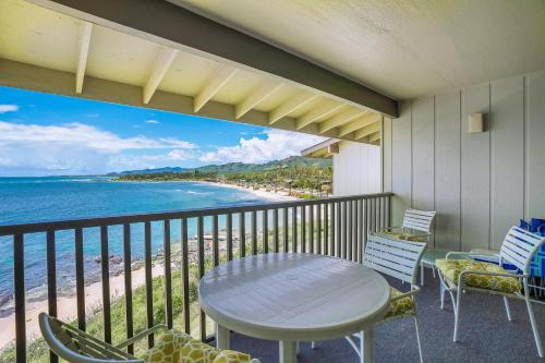 Charming Wailua Bay View Oceanfront Top Floor with an Amazing View!