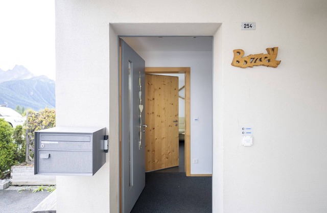 Chasa Bazzell: Beautiful and cosy 3-room flat with a wonderful view in Ftan