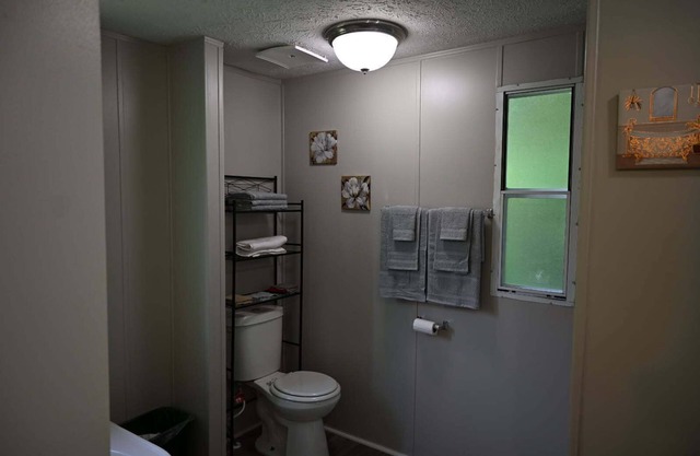 Château Nineteen. 2 BR/2 BA house in Lithia Springs with WiFi, AC, coffee bar.