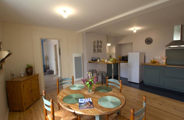 Chazelles-sur-Lyon: Cozy apartment with Wi-Fi, terrace, and pleasant living room