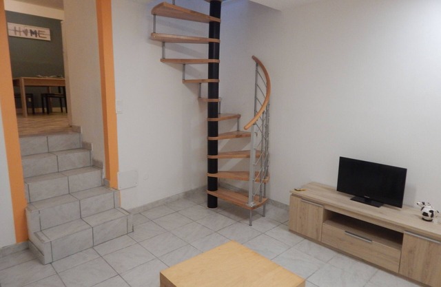 Cheap apartment with terrace 15 km from the sea