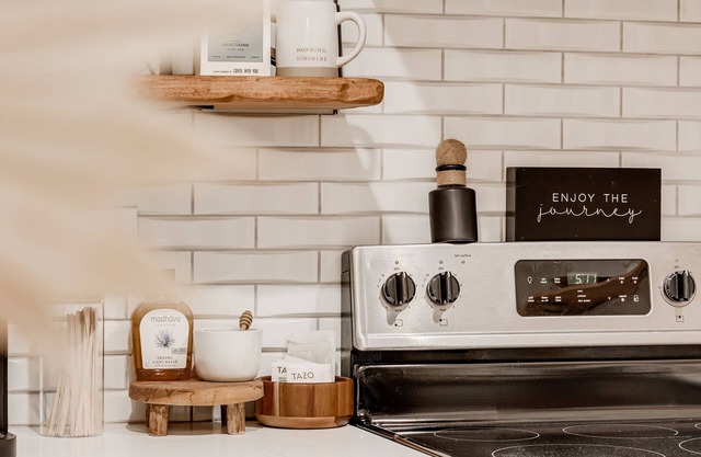 Check this out ! 3bd,2.5 bath centrally located- Quick drive to WB,UNCW & DT