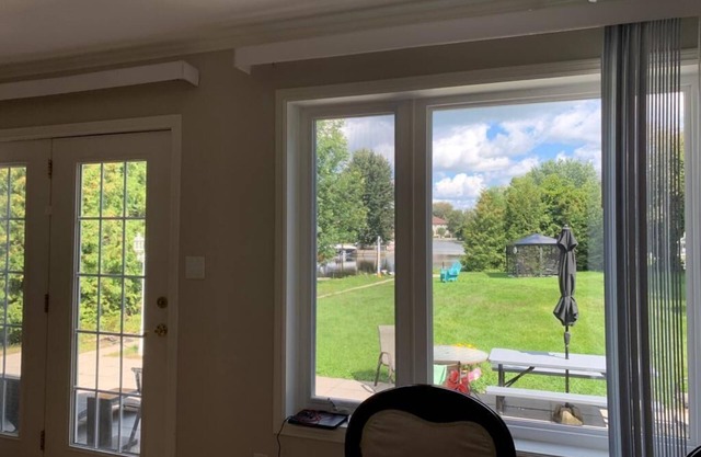 Cheerful 4bd waterfront cottage. 1.5h from Toronto