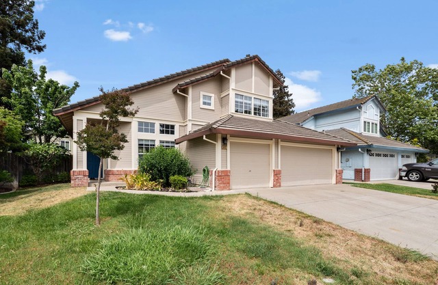 Cheerful 4BR Entire house with Free parking/Family