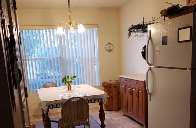 Cheerful NM style home with indoor fireplace