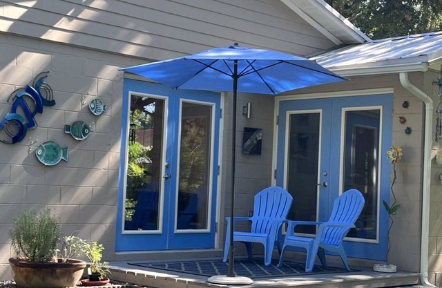 Cheerful South Tampa 4-bedroom home with free parking on premises