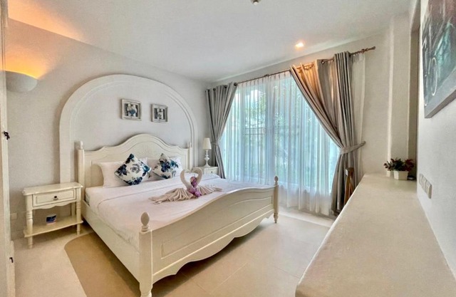 Chelona huahin beachfront resort condo