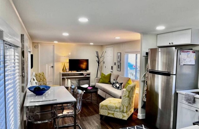 Cherry Creek Cottage by Buffalo Mtn Cottage