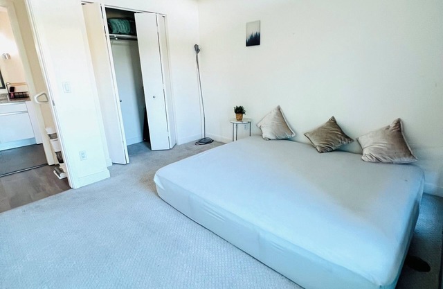 Chic 1-bedroom apartment in fabulous San Jose with WiFi, fitness room Room