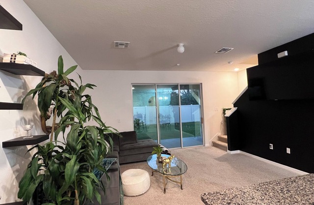 Chic 2-bed 1.5-bath townhouse in a secure community, adventures await nearby!n