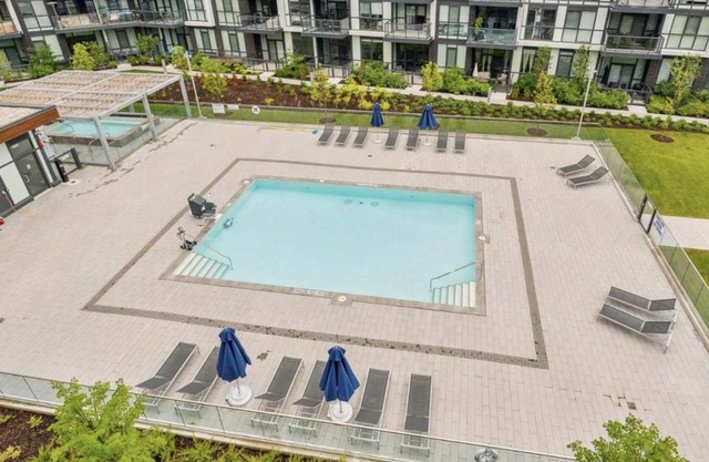 Chic 2BR with Patio - Pool - Hot Tub - BBQ - Friday Harbour