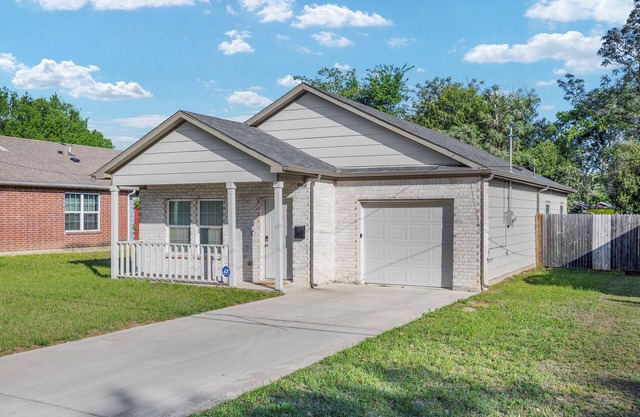 Chic 3BR Stay Mins to Downtown & Uptown