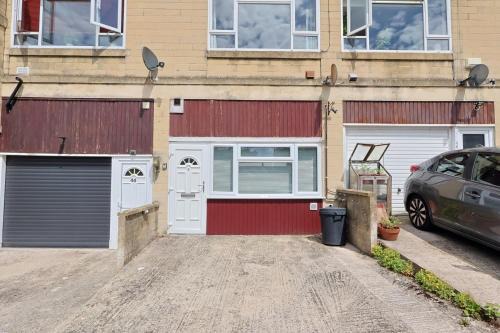 Chic Bath Flat for Couples