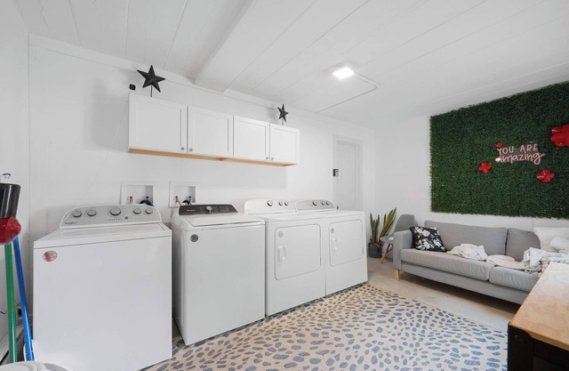 Chic City Retreat 93G