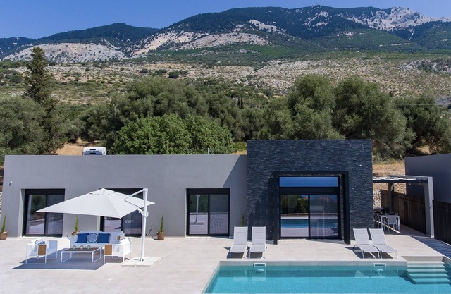 Chic Contemporary 3 Bedroom Villa with stunning sea and mountain views