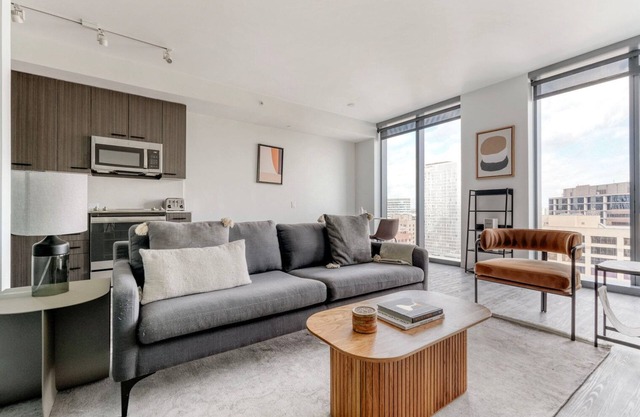 Chic Downtown 1BR w/Pool & Gym, close to Restaurants, by Blueground