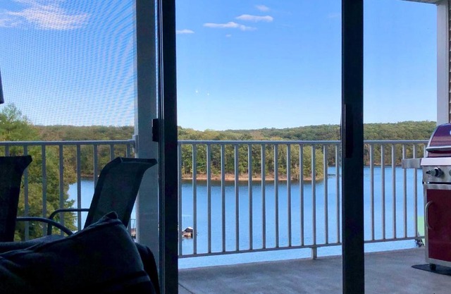 Chic Lakefront Condo with Lake and State Park Views!